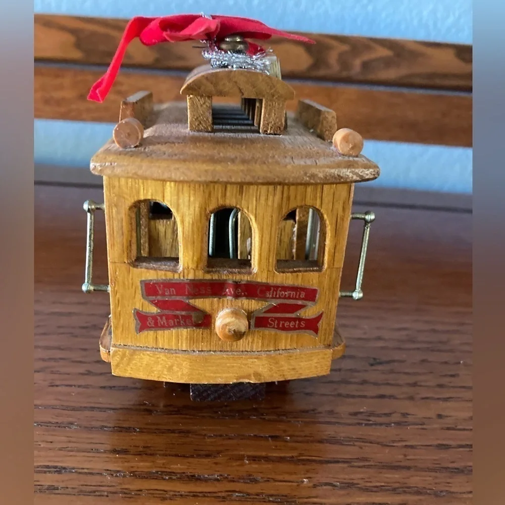 I left my heart in San Francisco Trolly Car music box
